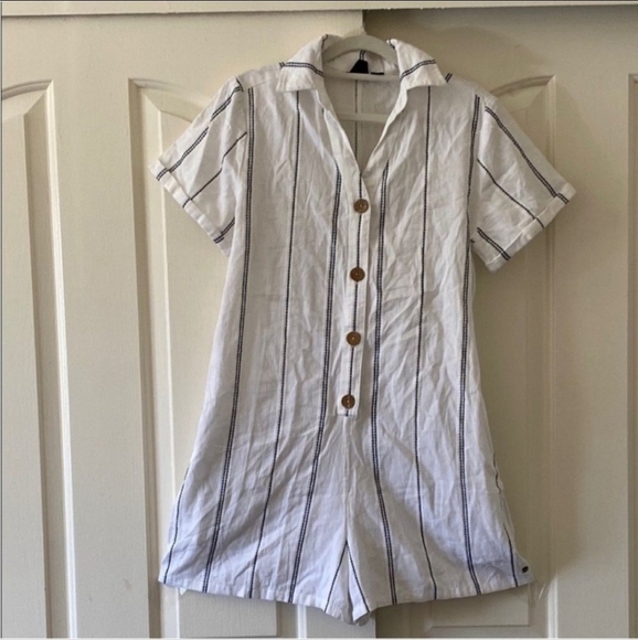Roxy White and Black Striped Apparel. Size M - Picture 1 of 8